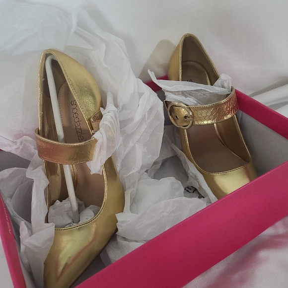 Shoedazzle, size 6, Gold Pump - Picture 4 of 4